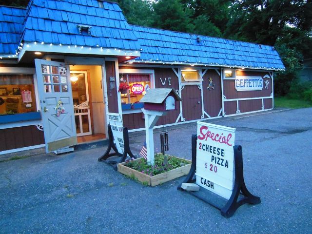 Geppettos - outside - RESIZE