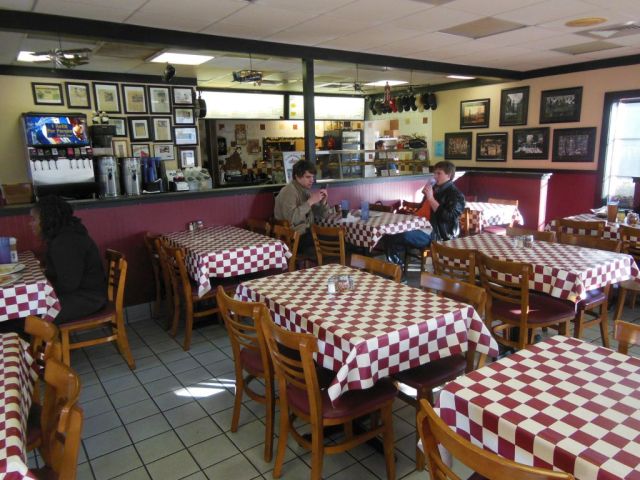 Nizza Pizza - inside - RESIZE