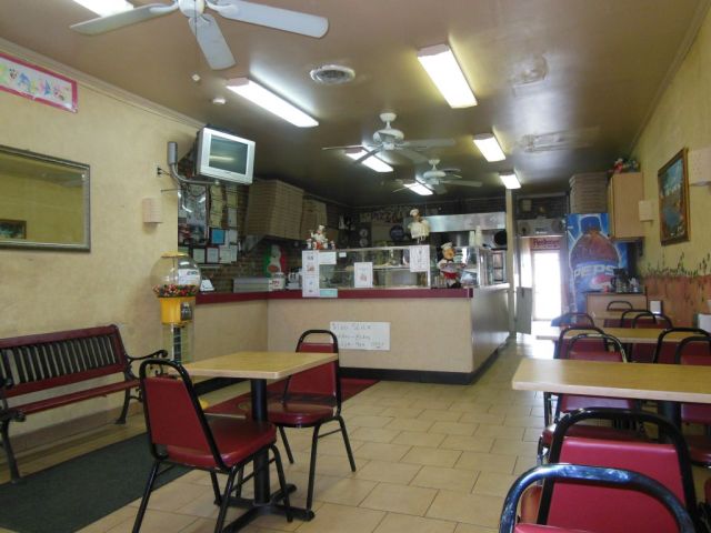 Pizza Linos - inside - RESIZE