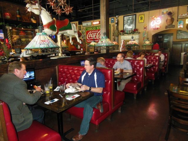 Luigis - inside - RESIZE