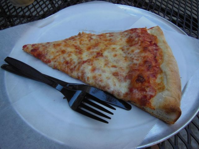 Vinnys NY Pie - slice - RESIZE