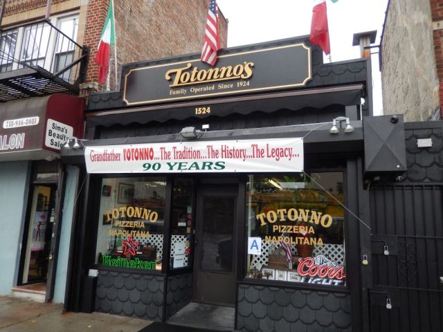 Totonnos - outside - RESIZE