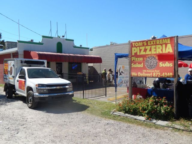 Toms Extreme Pizzeria - outsdie - RESIZE