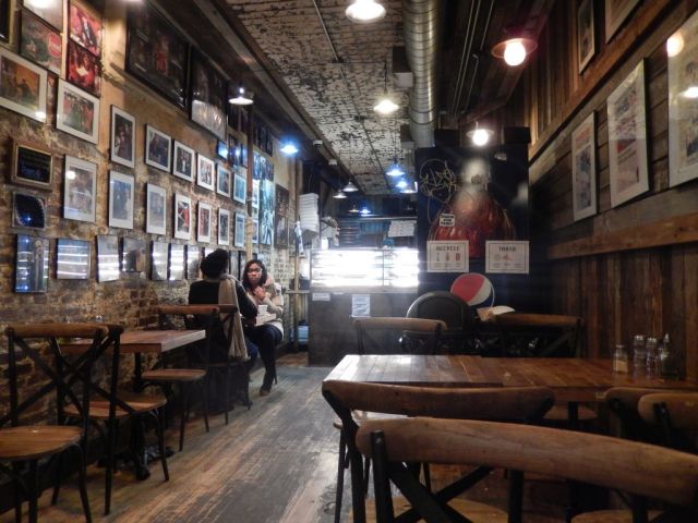 Champion Pizza Soho - intside - RESIZE