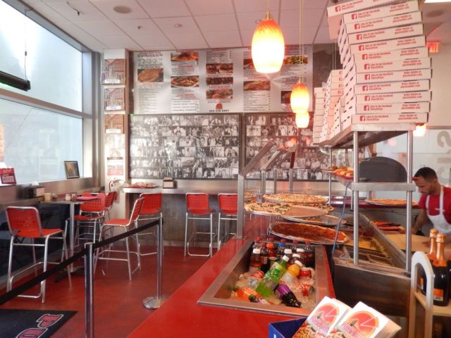 Puccis Pizza - inside - RESIZE