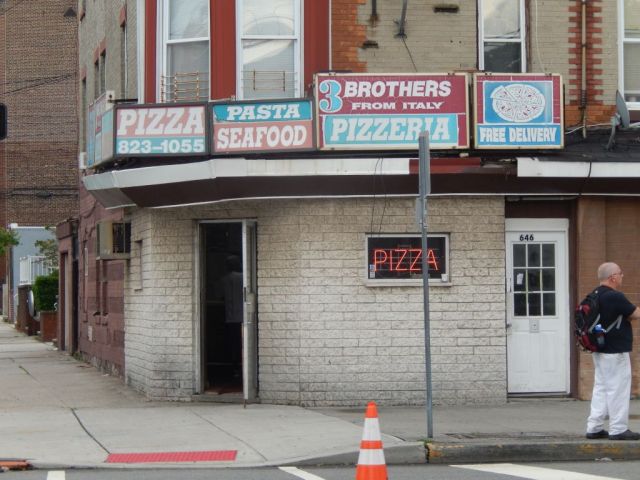 3 Brothers from Italy - outside