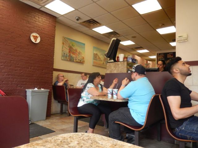 Renatos Pizza Masters - dining - RESIZE