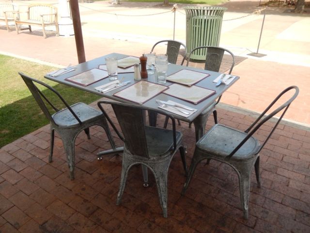 Pizzeria Bianco - table - RESIZE