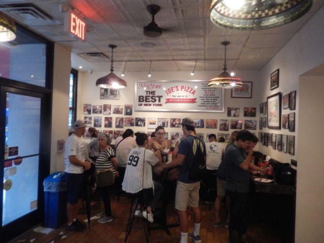Joes Pizza Broadway - insidet - RESIZE