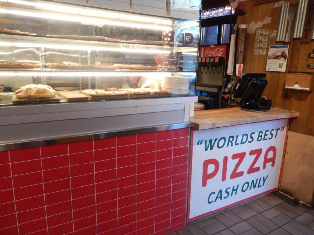 W4 Pizza - inside1 - RESIZE